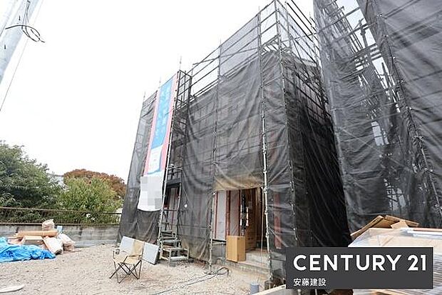 防犯カメラや電子キー、TVモニター付インターホン等が備わったセキュリティ面安心の邸宅