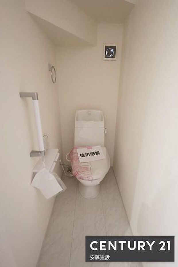 【 トイレ / toilet 】清潔的なウォッシュレット付きトイレ手摺完備で家族みんなにやさしいトイレです