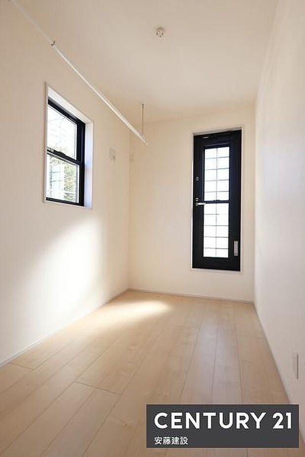 【　フリースペース　/　3帖　】バルコニーに出入可能な2階フリースペース家事室やテレワークなどにもご活用いただけます！