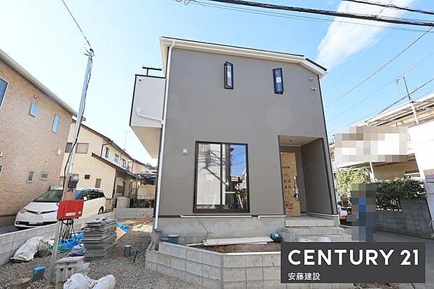 小学校まで徒歩約3分、お子様の登下校も安心の環境