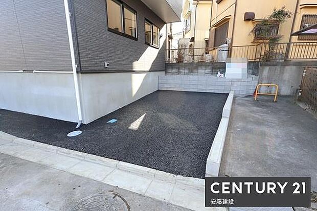 【　駐車場　/　parking　】駐車1台可能なスペース