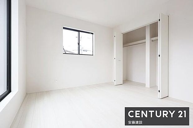 【 寝室 / 7帖 】バルコニーに面して明るくあたたかな寝室!お好みの家具を置いてホテルライクな空間も楽しめます