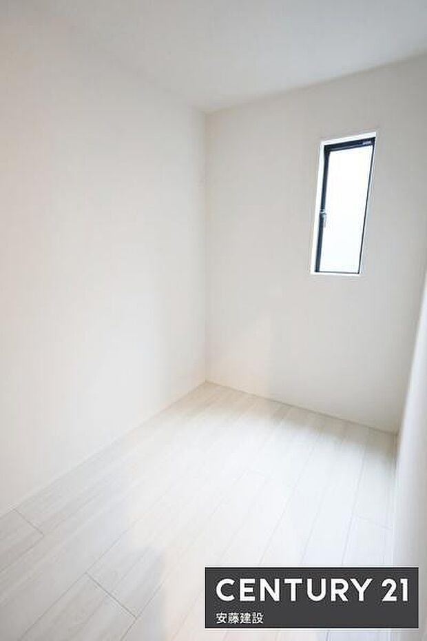 【 サービスルーム / 3帖 】収納やちょっとした仕事や家事に使えるサービスルーム完備