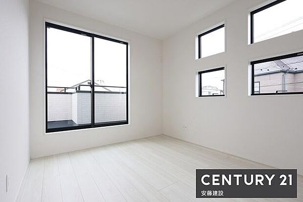 【 子供部屋 / 5.25帖 】明るくゆとりのある広さの洋室!クローゼット完備