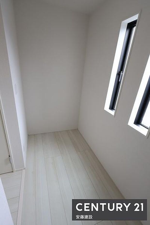 【 フリースペース / 2.25帖 】2階ホールにフリースペース完備!ファミリークロークやテレワーク用としても活用できて便利です!