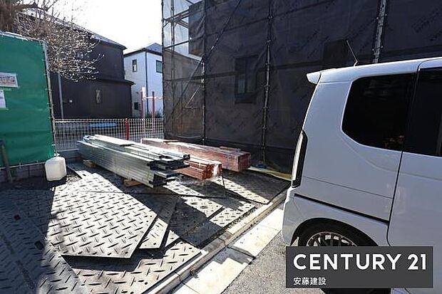 【 駐車場 / parking 】駐車1台可能なスペース※建物正面側スペース含め合計2台駐車可能