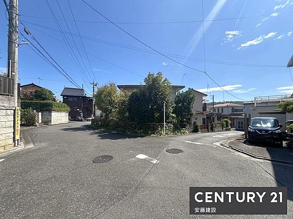 【　前面道路　】北側約4ｍ公道・西側約4ｍ公道