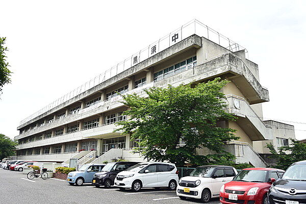 入間市立黒須中学校まで1442m