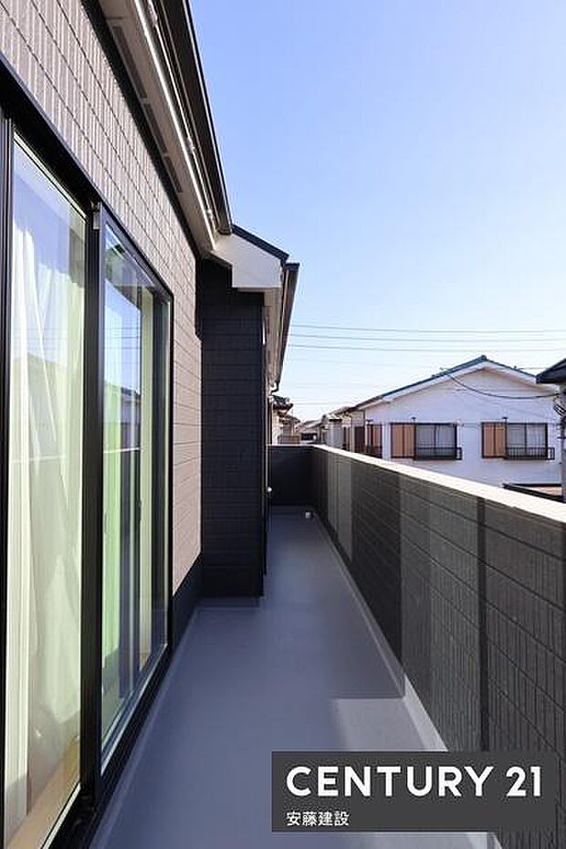 【　バルコニー　/　Balcony　】陽当良好な南東向きバルコニー！