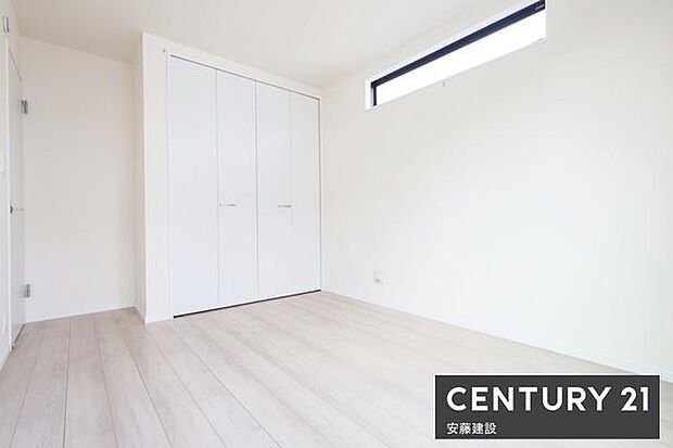 【 子供部屋 / 6帖 】明るくゆとりのある広さの洋室!クローゼット完備どんな家具にも合わせやすい白基調のお部屋です