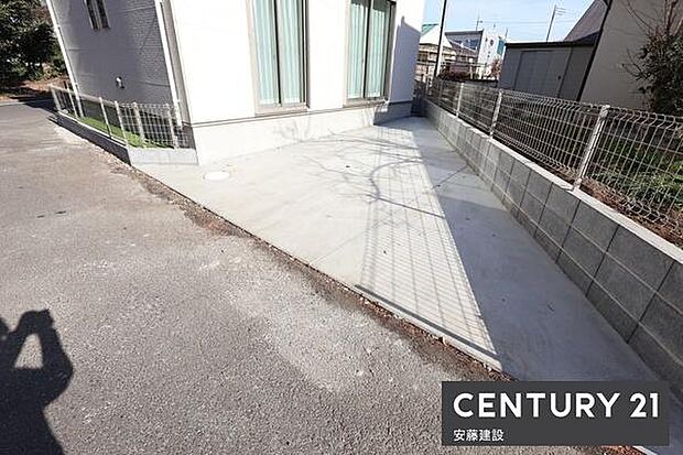 【 駐車場 / parking 】駐車1台可能なスペース