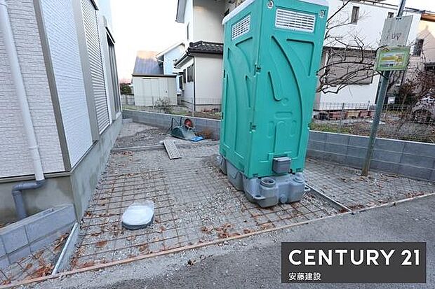 【 駐車場 / parking 】駐車1台可能なスペース