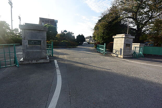 飯能市立飯能第一中学校まで2049m