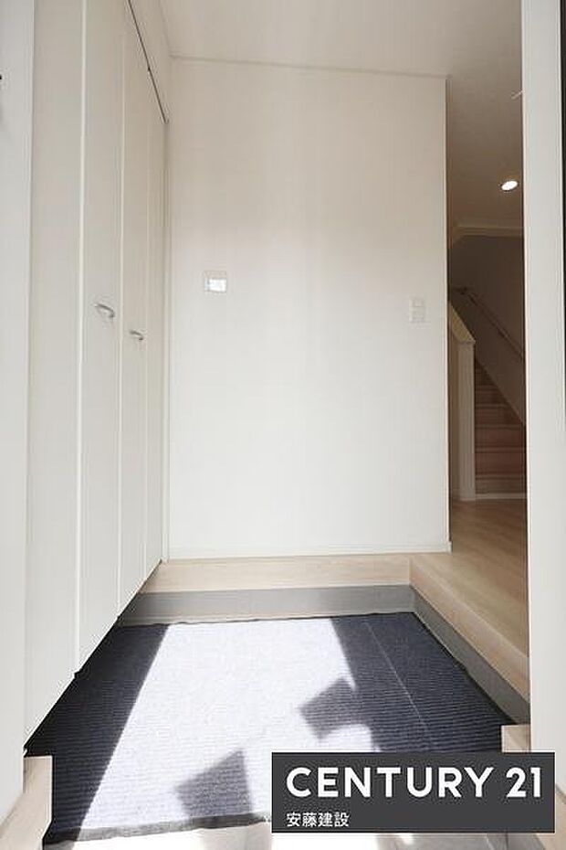 【 玄関 / entrance 】住む人を毎日見送り迎え入れる、落ち着いた雰囲気の玄関