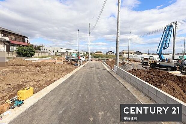 【　前面道路　】南側約4.2ｍ開発道路