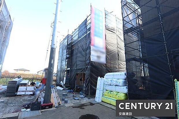 防犯カメラや電子キー、TVモニター付インターホン等が備わったセキュリティ面安心の邸宅