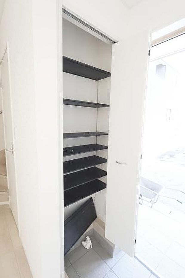 【　シューズボックス　】可動棚でサイズ調整自由自在