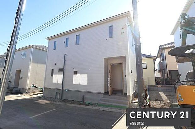 防犯カメラや電子キー、TVモニター付インターホン等が備わったセキュリティ面安心の邸宅