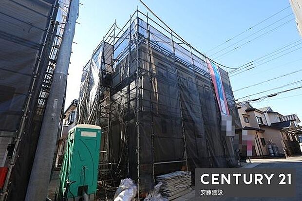 防犯カメラや電子キー、TVモニター付インターホン等が備わったセキュリティ面安心の邸宅