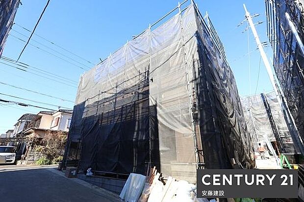 防犯カメラや電子キー、TVモニター付インターホン等が備わったセキュリティ面安心の邸宅