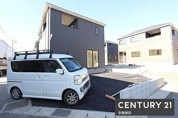 【　駐車場　/　parking　】並列2台可能な駐車スペースご夫婦それぞれのお車をお家の前に停めることができます