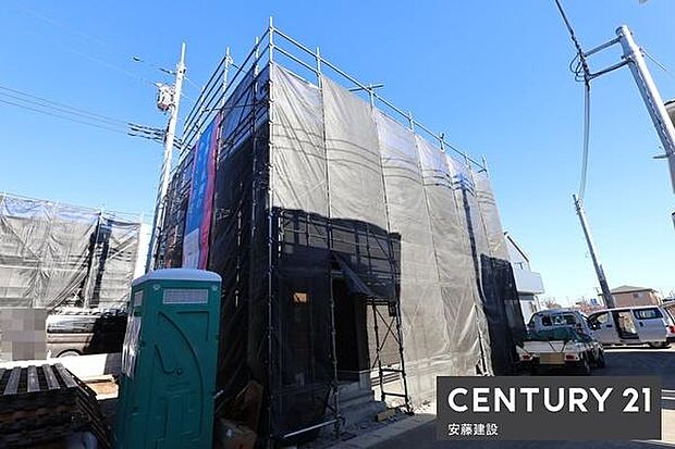 防犯カメラや電子キー、TVモニター付インターホン等が備わったセキュリティ面安心の邸宅