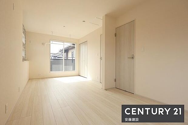 【 寝室(間仕切可) / 10.5帖 】将来の家族人数に応じて間取り変更可能なフレキシブルルーム!ダブルベッドを置ける寝室はご夫婦でお使いいただける空間