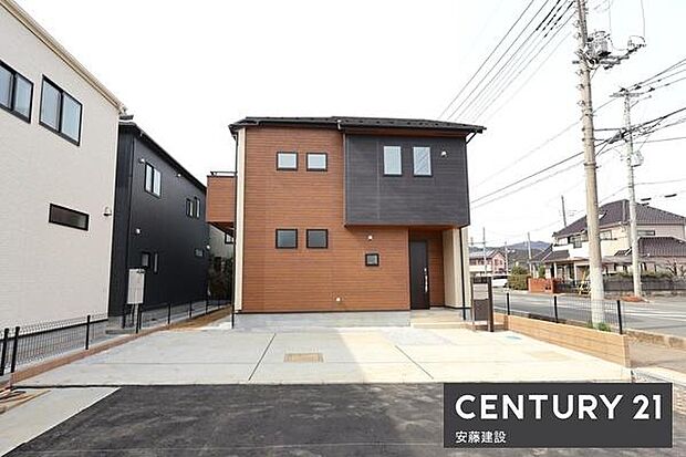 徒歩6分圏内にスーパーやドラッグストア、コンビニが揃った周辺充実の環境!