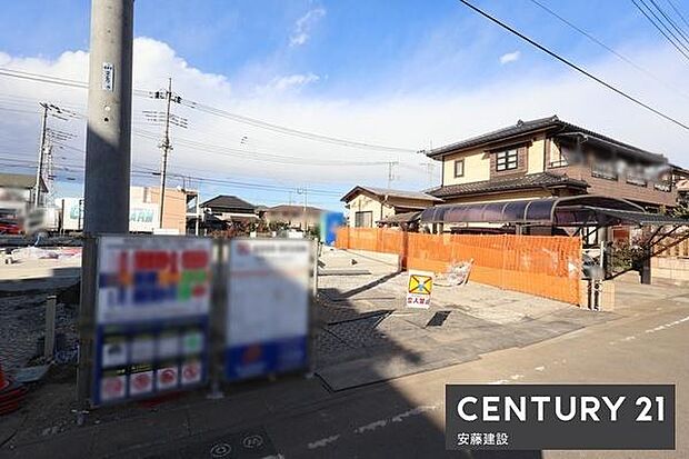 【　駐車場　/　parking　】並列2台可能な駐車スペースご夫婦それぞれのお車をお家の前に停めることができます