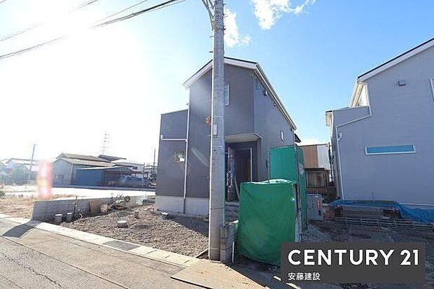 ゆとりある21帖LDKリビング南向きで陽当たり良好