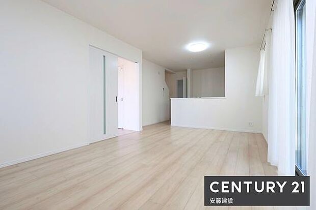 【　リビング　/　16帖　】家族みんながゆったりくつろげそうなLDK一日の大半を過ごす部屋だからこそ過ごしやすい空間にこだわりたいですね！