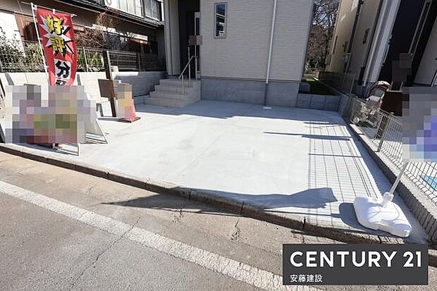 【　駐車場　/　parking　】並列2台可能な駐車スペースご夫婦それぞれのお車をお家の前に停めることができます