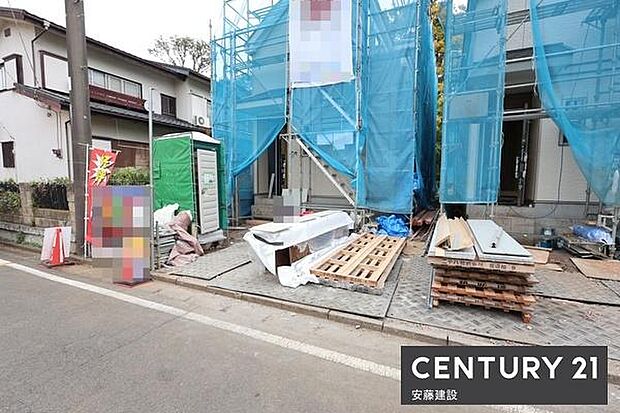 【 駐車場 / parking 】並列2台可能な駐車スペースご夫婦それぞれのお車をお家の前に停めることができます