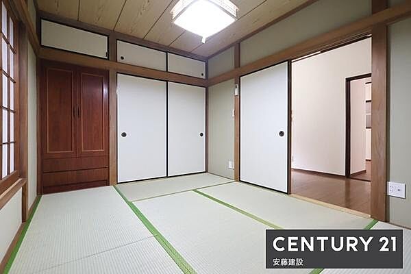 【　寝室　/　6帖　】お好みの家具を置いてこだわりの空間を作れるゆとりの寝室