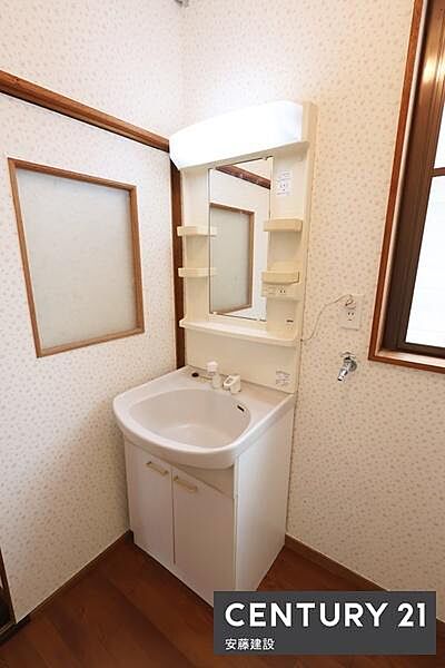 【　洗面所　/　Washroom　】身支度のしやすい独立洗面化粧台