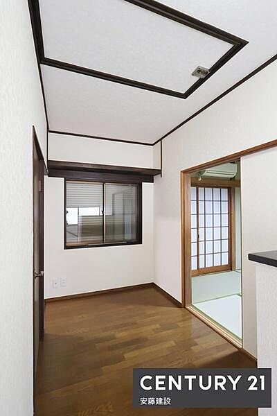 【　グルニエ（小屋裏収納）　】旅行バッグ・スポーツ用品などもすっきり片付く屋根裏収納完備