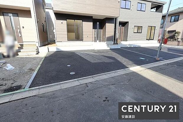 【　駐車場　/　parking　】並列2台可能な駐車スペースご夫婦それぞれのお車をお家の前に停めることができます
