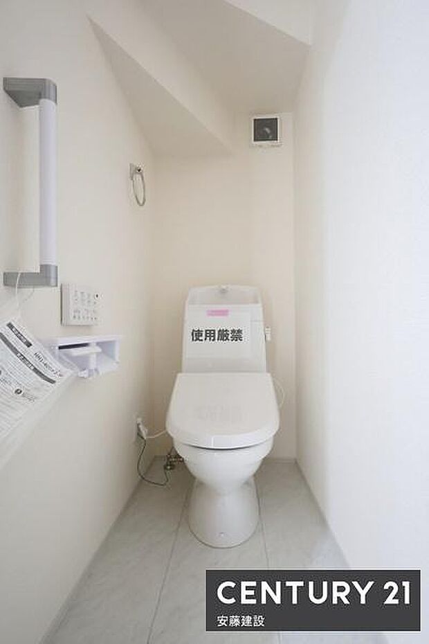 【　トイレ　/　toilet　】清潔的なウォッシュレット付きトイレ手摺完備で家族みんなにやさしいトイレです