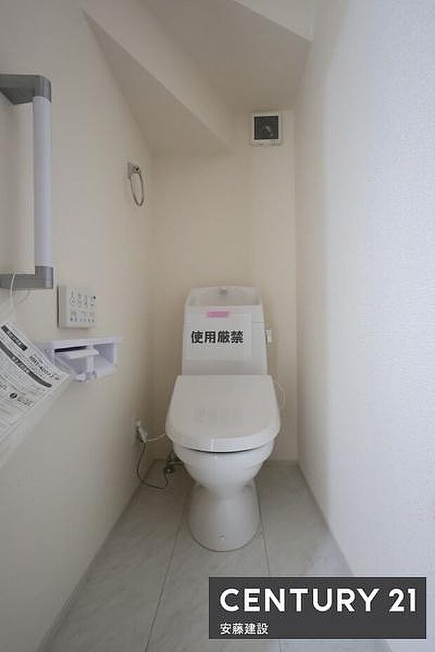 【　トイレ　/　toilet　】清潔的なウォッシュレット付きトイレ手摺完備で家族みんなにやさしいトイレです