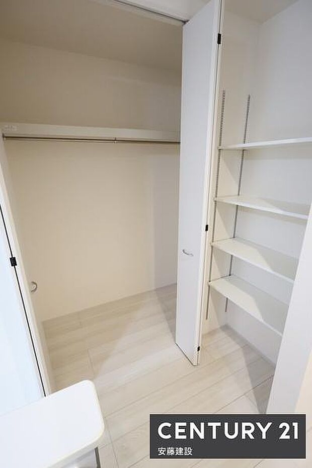 【 パントリー 】キッチン横に食料品や日用品を収納できるパントリー完備