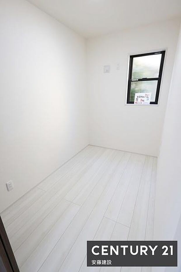 【　フリースペース　/　3帖　】リビングから出入可能なフリースペース！ファミリークロークやテレワーク用としても活用できて便利です！