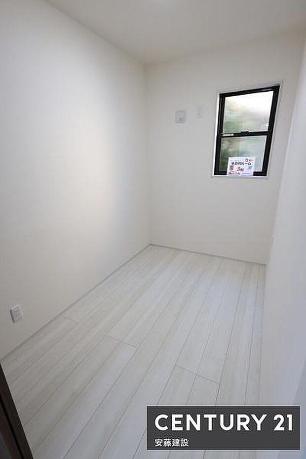 【　フリースペース　/　3帖　】リビングから出入可能なフリースペース！ファミリークロークやテレワーク用としても活用できて便利です！