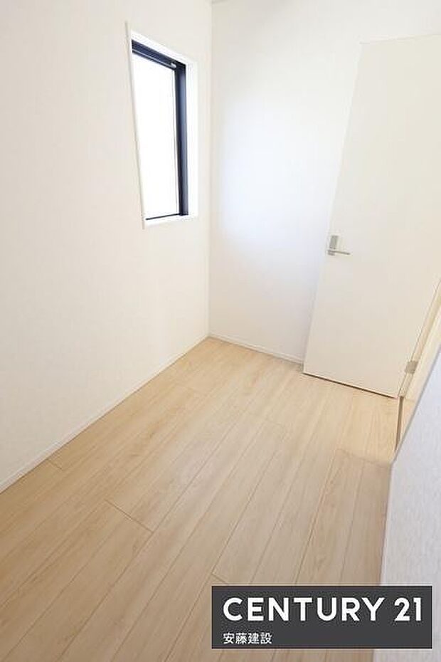 【　サービスルーム　/　3帖　】収納やちょっとした仕事や家事に使えるサービスルーム完備