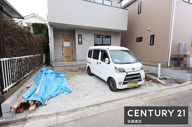 【　駐車場　/　parking　】並列2台可能な駐車スペースご夫婦それぞれのお車をお家の前に停めることができます