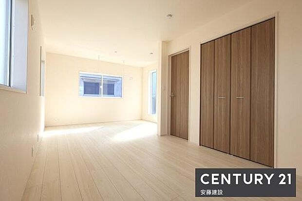 【　寝室（間仕切可)　/　11.25帖　】間仕切りを作れば2部屋にもなるフレキシブルルーム！将来の家族人数に応じて変更可能な設計