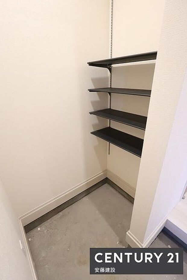 【　SIC　】かさばりやすいベビーカーやアウトドア用品、濡れた雨具もそのまま収納可能なSIC完備