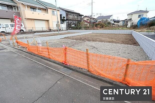【　駐車場　/　parking　】並列2台可能な駐車スペースご夫婦それぞれのお車をお家の前に停めることができます