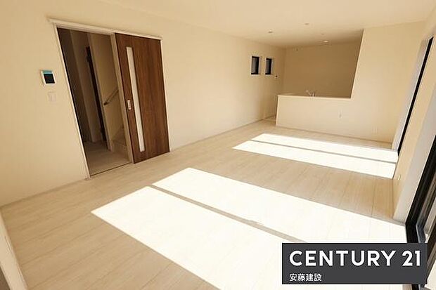 【 リビング / 18帖 】