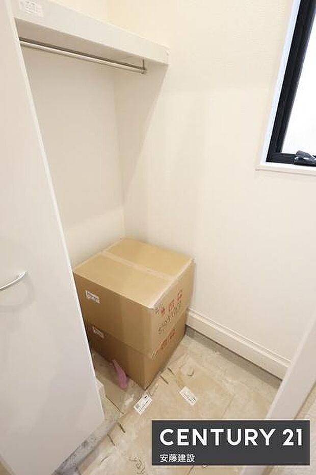 【 SIC 】かさばりやすいベビーカーやアウトドア用品、濡れた雨具もそのまま収納可能なSIC完備