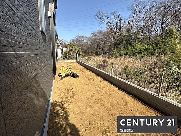 【 庭 / Garden 】物置や遊び場にも活用できる広さのお庭完備ウッドデッキを付ければ読書やお昼寝も楽しめます!